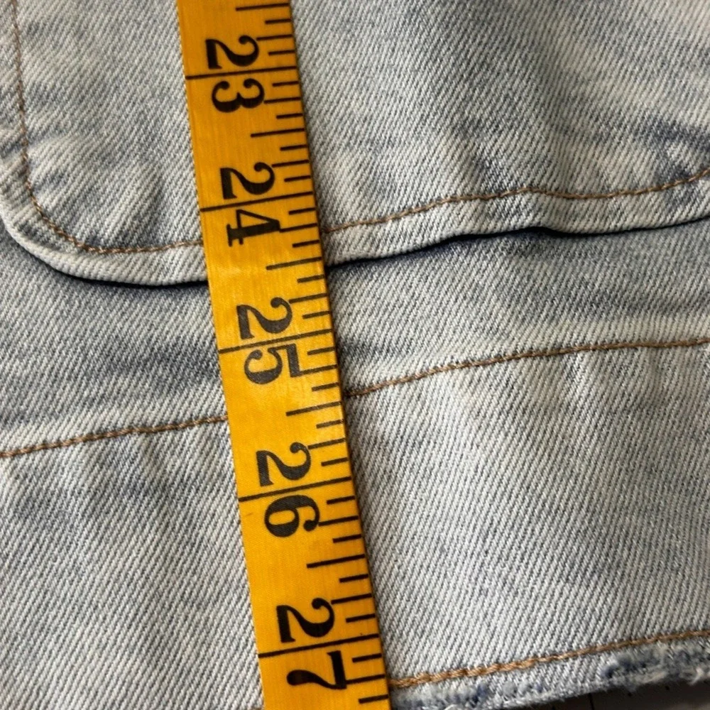 LNDN NWT Size Medium Classic‎ Light Wash distressed Denim Barn Jacket